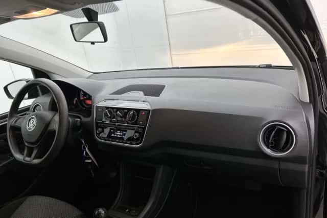 Volkswagen Up! (2018) thumbnail 11