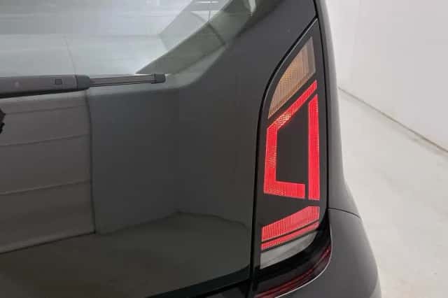Volkswagen Up! (2018) thumbnail 18