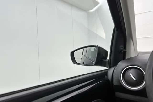 Volkswagen Up! (2018) thumbnail 19