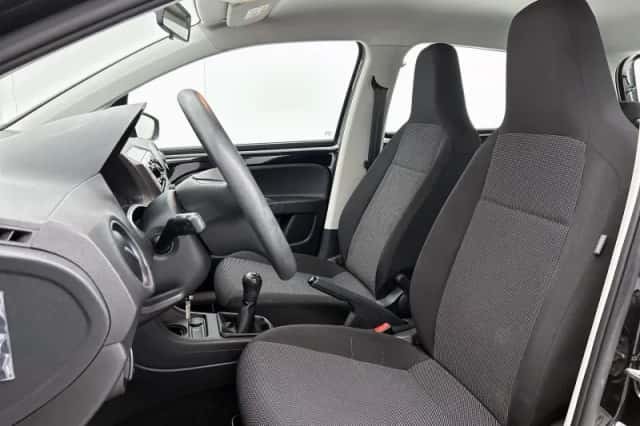 Volkswagen Up! (2018) thumbnail 29
