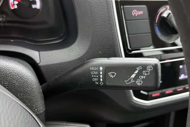 Volkswagen Up! (2018) thumbnail 7