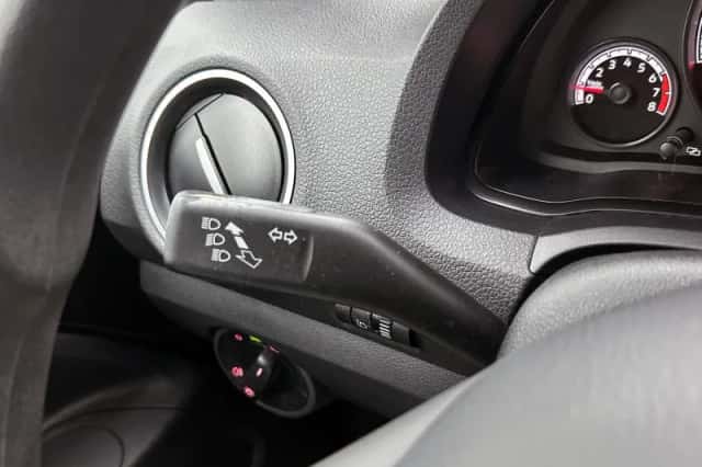 Volkswagen Up! (2018) thumbnail 8