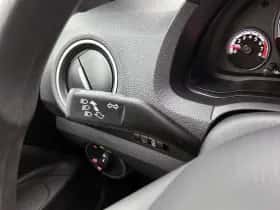 Volkswagen Up! (2018) thumbnail 8