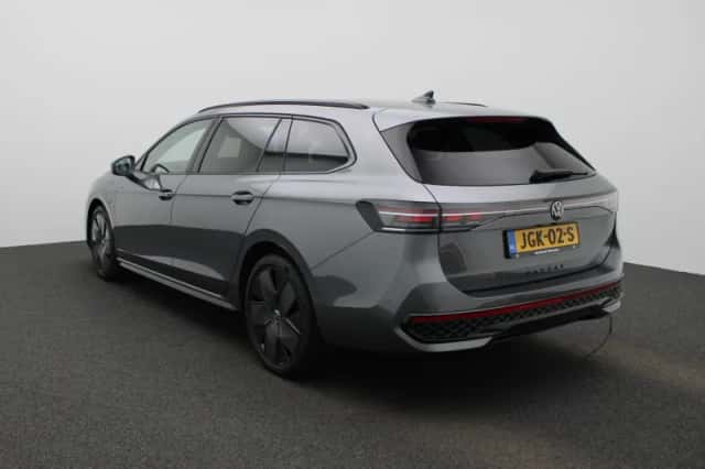 Volkswagen Passat (2025) thumbnail 2