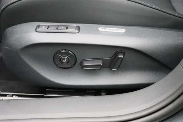 Volkswagen Passat (2025) thumbnail 24