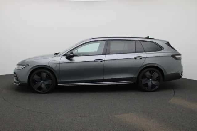 Volkswagen Passat (2025) thumbnail 4