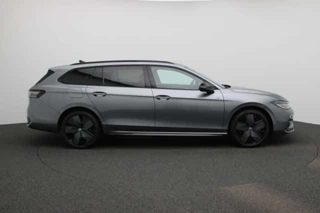 Volkswagen Passat (2025) thumbnail 6