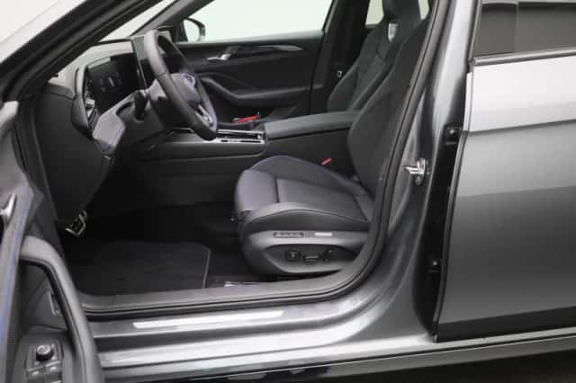 Volkswagen Passat (2025) thumbnail 8