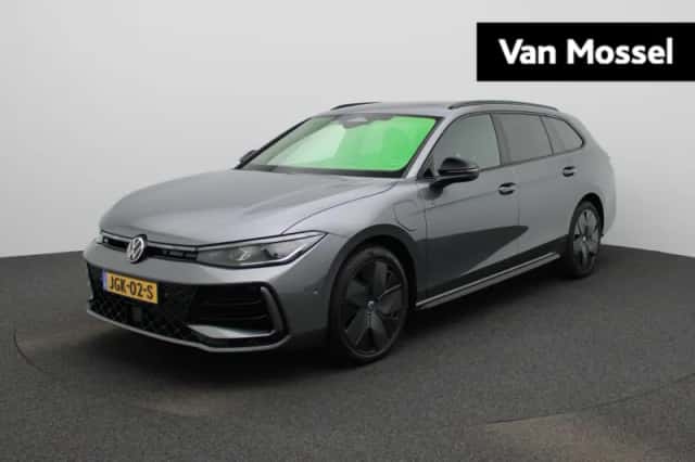 Volkswagen Passat (2025) thumbnail 1