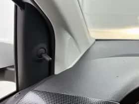Volkswagen Up! (2021) thumbnail 10