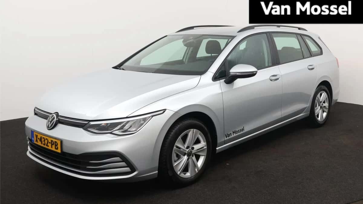 Volkswagen Golf (2024) — foto 1