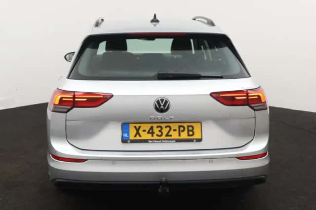 Volkswagen Golf (2024) thumbnail 3