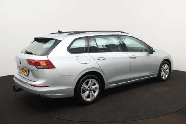 Volkswagen Golf (2024) thumbnail 4