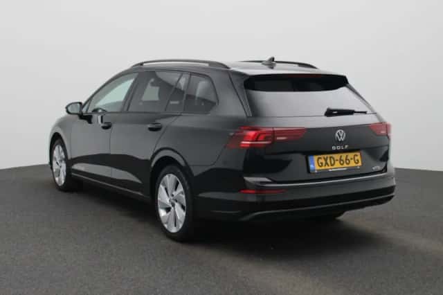 Volkswagen Golf (2024) thumbnail 2