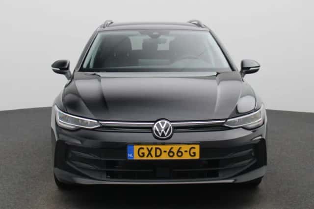 Volkswagen Golf (2024) thumbnail 3