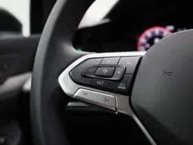 Volkswagen Golf (2024) thumbnail 23