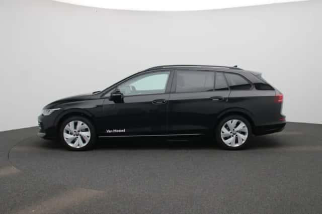 Volkswagen Golf (2024) thumbnail 4