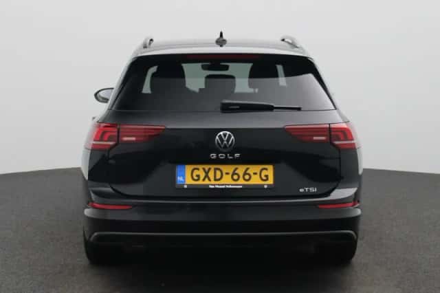 Volkswagen Golf (2024) thumbnail 5