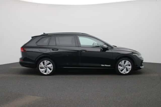 Volkswagen Golf (2024) thumbnail 6
