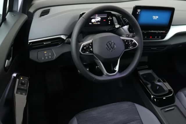 Volkswagen ID.4 (2023) thumbnail 3