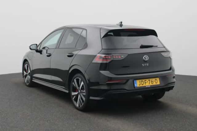 Volkswagen Golf (2025) thumbnail 2
