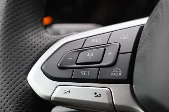 Volkswagen Golf (2025) thumbnail 17