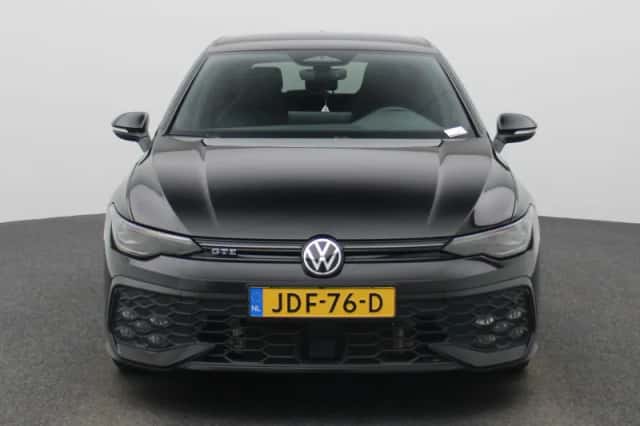 Volkswagen Golf (2025) thumbnail 3