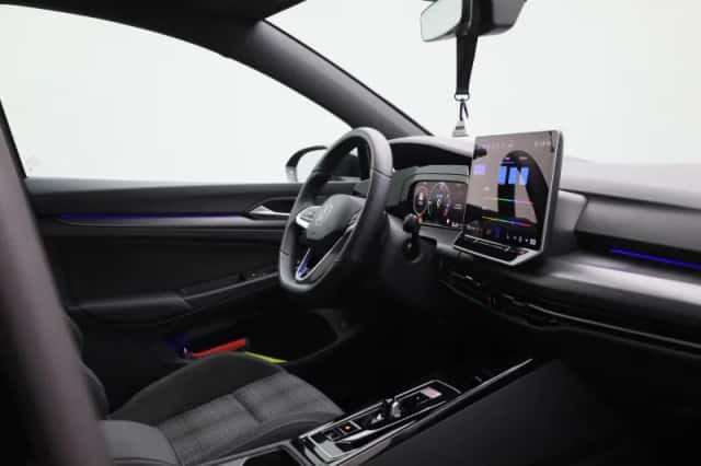 Volkswagen Golf (2025) thumbnail 37