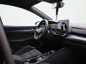 Volkswagen Golf (2025) thumbnail 37