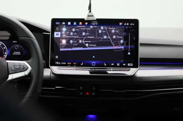 Volkswagen Golf (2025) thumbnail 9