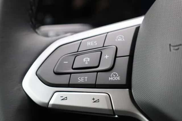 Volkswagen Golf (2025) thumbnail 18