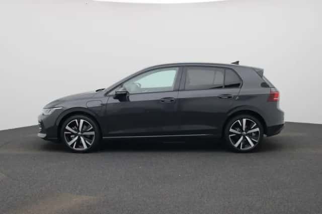 Volkswagen Golf (2025) thumbnail 4