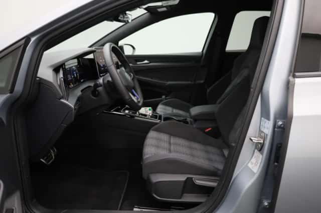 Volkswagen Golf (2025) thumbnail 9