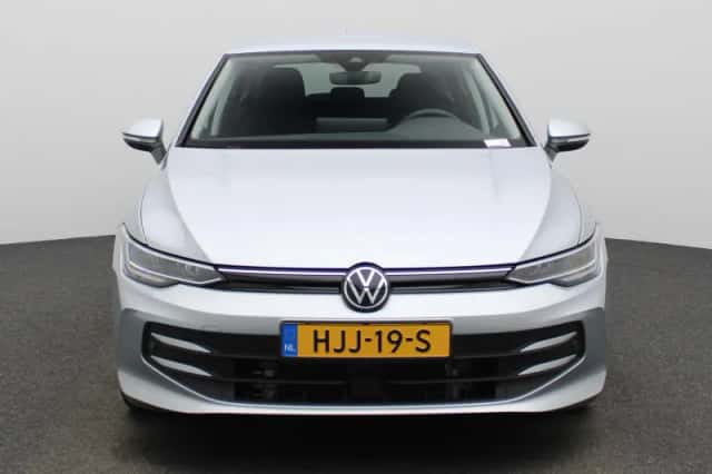 Volkswagen Golf (2025) thumbnail 3