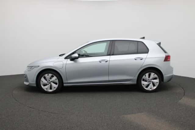 Volkswagen Golf (2025) thumbnail 4