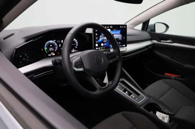 Volkswagen Golf (2025) thumbnail 31