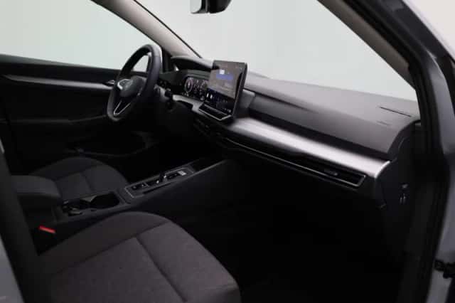 Volkswagen Golf (2025) thumbnail 32