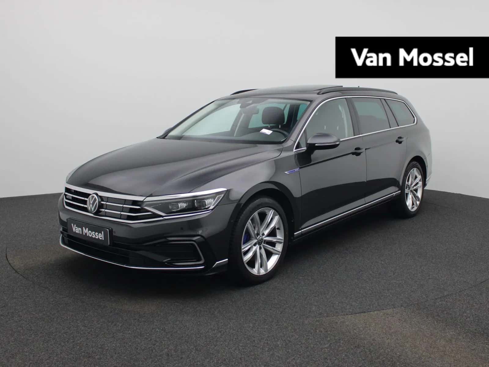 Volkswagen Passat (2023) — foto 1