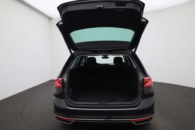 Volkswagen Passat (2023) thumbnail 11