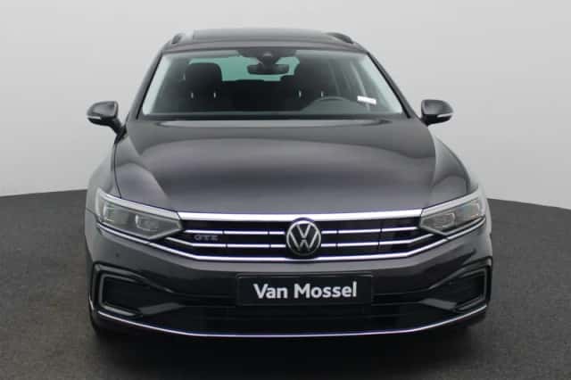 Volkswagen Passat (2023) thumbnail 3