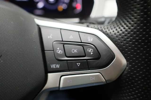 Volkswagen Passat (2023) thumbnail 23