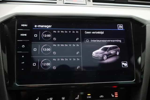 Volkswagen Passat (2023) thumbnail 32