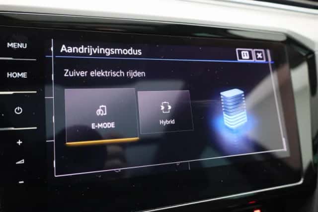 Volkswagen Passat (2023) thumbnail 40