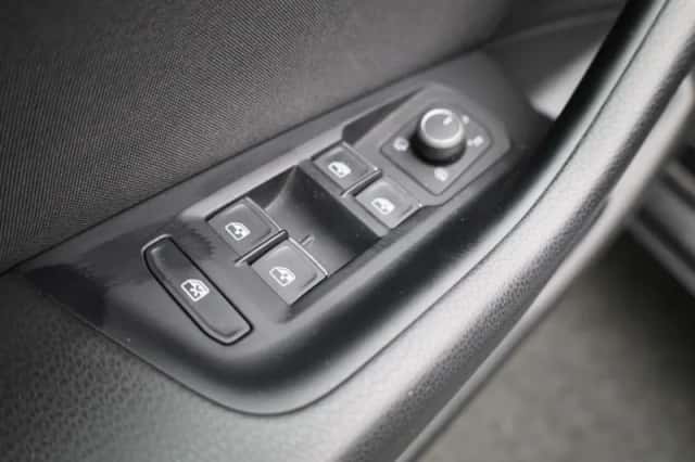 Volkswagen Passat (2023) thumbnail 44