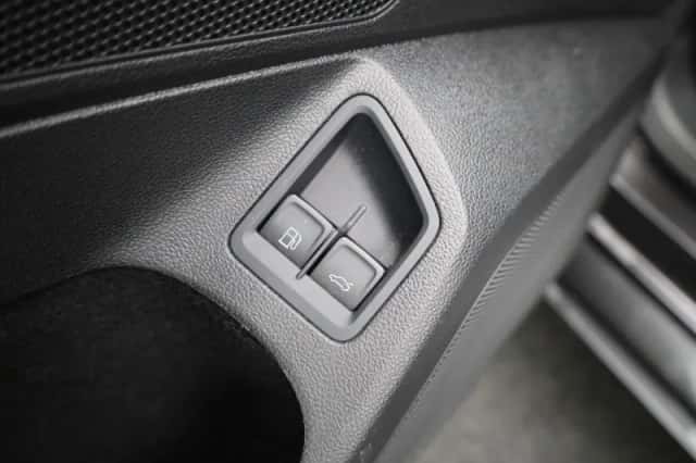 Volkswagen Passat (2023) thumbnail 45