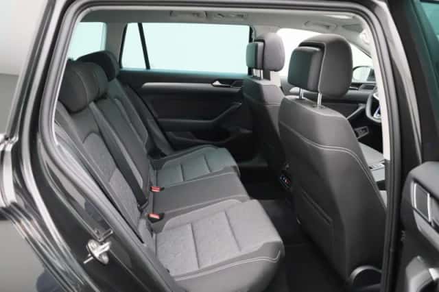 Volkswagen Passat (2023) thumbnail 51