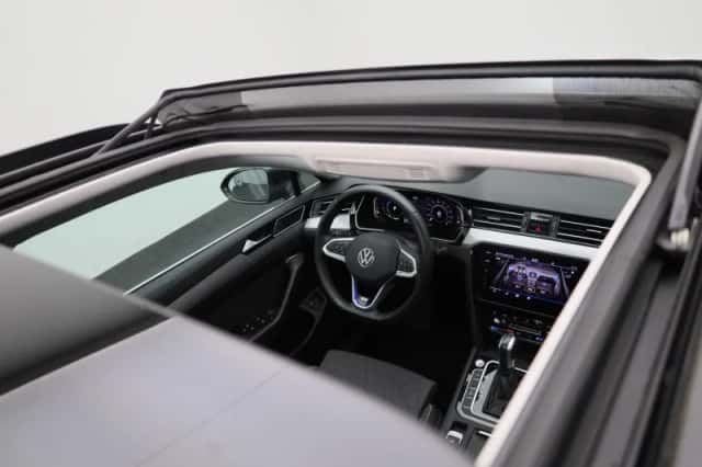 Volkswagen Passat (2023) thumbnail 52