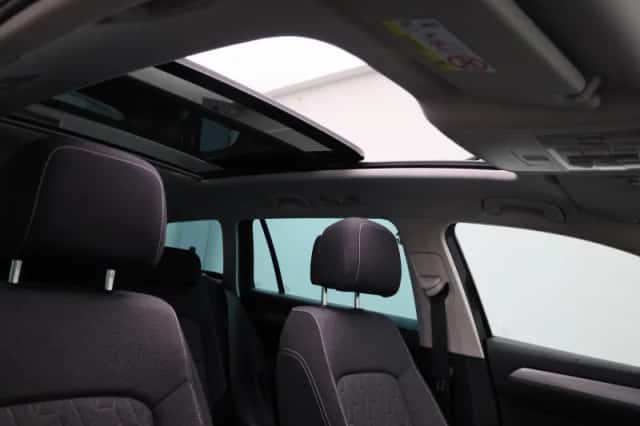 Volkswagen Passat (2023) thumbnail 54