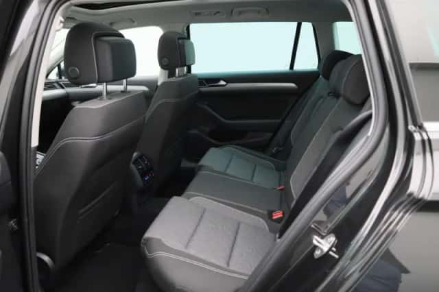 Volkswagen Passat (2023) thumbnail 10