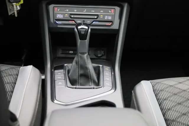 Volkswagen Tiguan (2022) thumbnail 10